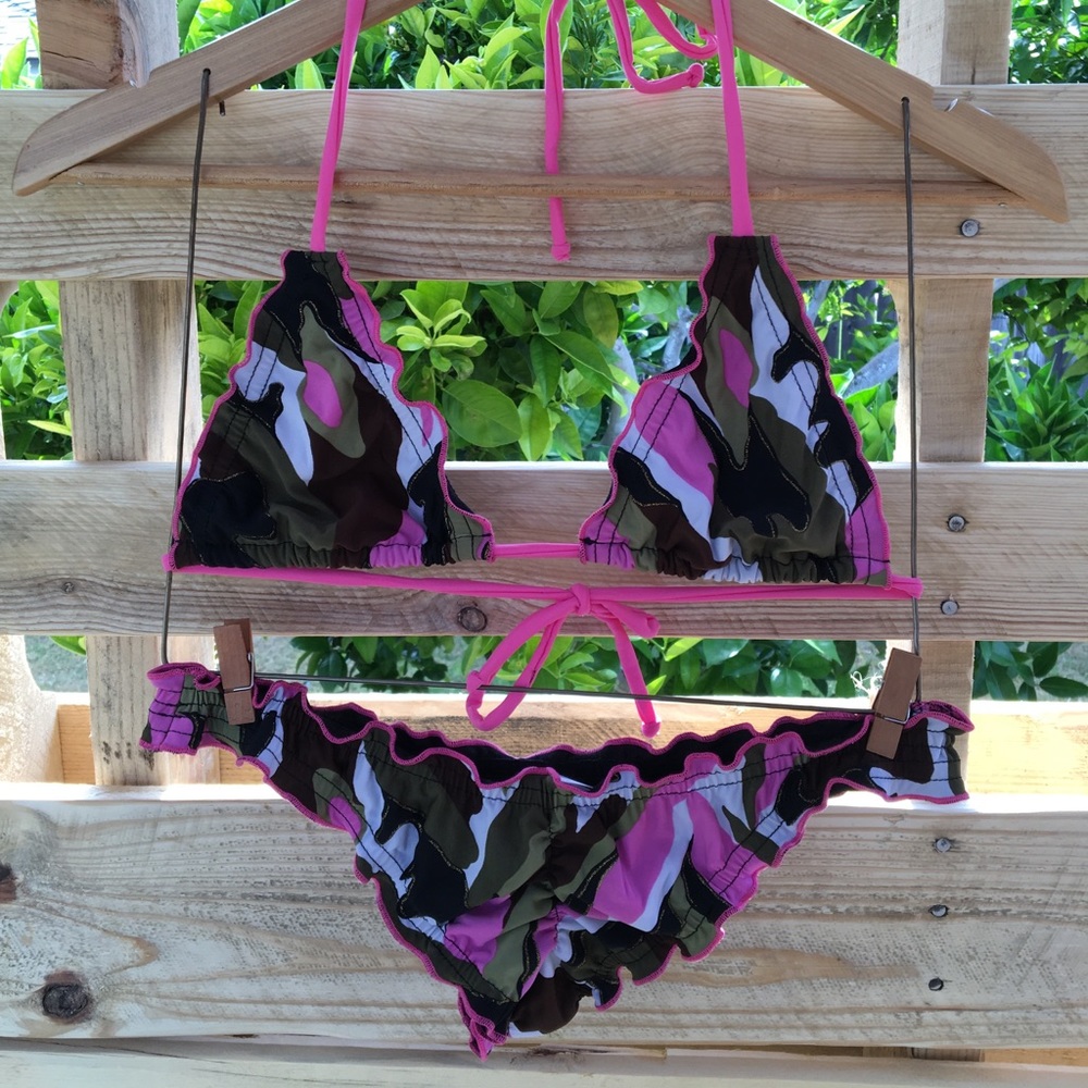 Girly camouflage scrunch butt bikini 👙